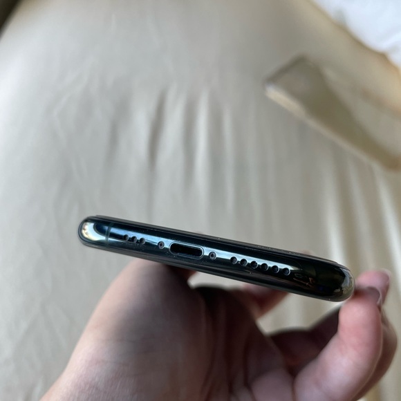iPhone 11 pro (green) - Picture 3 of 8